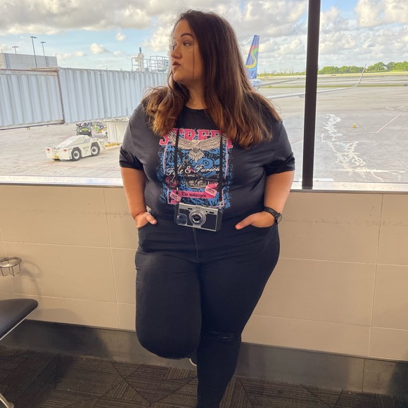 Meet your Posher, Junelly - Picture 1 of 1